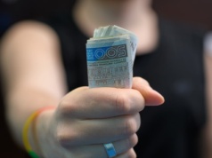 Nowe świadczenie 1000 plus dla rodzin. Pieniądze nawet na pełnoletnie dzieci