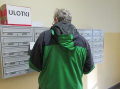 Specjalna rządowa broszura trafi do domu każdego Polaka. Zawartość zaskoczy niejednego