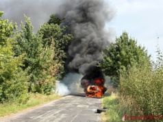 Pożar samochodu w Kozłowie. Volvo doszczętnie spłonęło