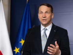 Iskrzy między Polską i Węgrami. Minister odpowiedział Sikorskiemu