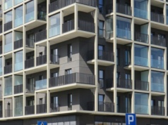 Ten kolor króluje w architekturze. Nie wytrzymuje zderzenia z pogodą