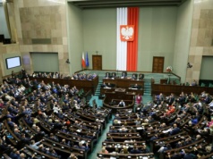 Sondaż zaufania do polityków. Minister w rządzie Tuska liderem
