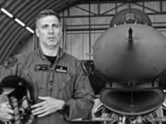 Rodzina i zespół pilota F-16 apelują o usuwanie filmów z katastrofy