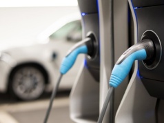 Przybywa inwestycji samorządów w stacje ładowania elektryków. Dzięki dotacjom UE