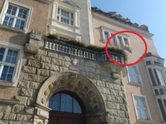 Radna PiS interweniuje ws. tęczowej flagi na olsztyńskim ratuszu