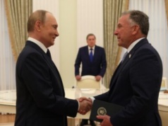 Niekompetentny i ograniczony. To on zorganizował bezowocne spotkanie Trumpa i Putina na Alasce