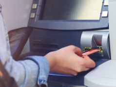 ING wydał pilny komunikat, dotyczy bezwzględnie wszystkich. Klientów odetnie od kart płatniczych