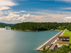To jezioro wciąż jest niedoceniane. Przyjedź i zapomnij o tłumach. Tylko 40 min od Krakowa