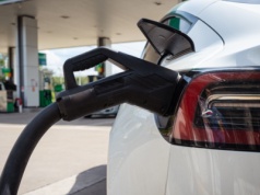 Gminy inwestują w stacje ładowania samochodów elektrycznych. Są na to dofinansowania