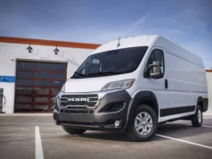 220 tysięcy samochodów Ram ProMaster oraz Dodge Journey do serwisu