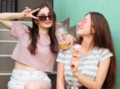 Nie kolczyki, nie słuchawki – ten dziwny dodatek robi furorę wśród Gen Z