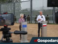 Tusk i von der Leyen bronią granicy