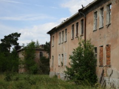 Porzucone miasta, zapomniane historie. W tych miejscach przyroda przejęła kontrolę