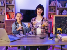 Rozpoczęcie roku bez apelu. Psycholog: Sukces edukacji domowej w dużej mierze zależy od rodziców