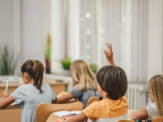 Ile zarabiają nauczyciele? To kryje się za oficjalnymi danymi