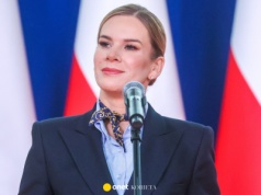 Marta Nawrocka pojawiła się na rozpoczęciu roku szkolnego. Stylistka skrytykowała jeden szczegół