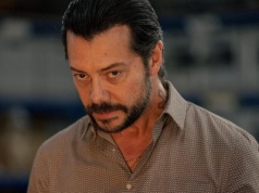 Nowy numer 1 na Netflix: trzyodcinkowy kryminalny thriller pokonał konkurencję już dwa dni po premierze