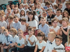 Pierwszy dzwonek po wakacjach. Rok szkolny 2025/2026 rozpoczęty [FOTO/VIDEO]