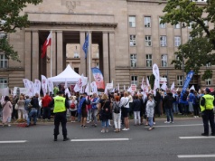 Broniarz: „Dość propagandy, chcemy realnych pieniędzy”