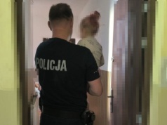 Dwulatka błąkała się boso po ulicy w Radlinie. Tak tłumaczyła to jej matka