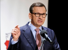 Morawiecki uderza w Sikorskiego. Chodzi o lot do USA. 