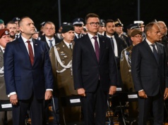 Na Westerplatte Nawrocki o Niemcach 23 razy, Tusk ani razu