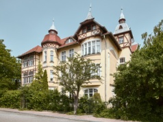 Jest w zabytkowej wilii. Urokliwy apartament w Sopocie wystawiony na sprzedaż