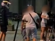 Nastolatek na elektrycznej hulajnodze wjechał w wózek z dzieckiem. Potem zareagował agresją