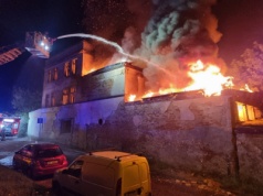 Pożar pustostanu w Nysie. Podpalenie prawdopodobną przyczyną