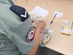 Służba Celno-Skarbowa zatrzymała nielegalny przewóz gotówki na granicy