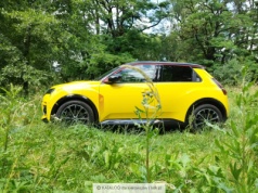 Test: Renault 5 iconic cinq 150 KM comfort range - Powerbank w samolocie