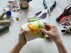 Fajne tanie hobby dla domatorów. Jak zacząć przygodę z decoupage?