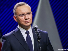 Andrzej Duda ujawnił, jak naprawdę stracił palec. „To już ze mną zostanie”