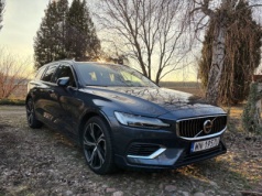 To Volvo jeździ 90 km bez paliwa. Sprawdziliśmy, jak radzi sobie w akcji szwedzka hybryda