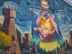 Gorlice atrakcje. Kapliczka z lampą, murale i ropa naftowa w Mieście Światła