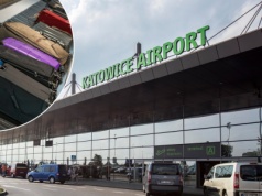 Turyści polecieli na La Palmę. Walizki nie zmieściły się do samolotu. Biuro się tłumaczy