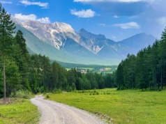 Z Obsteig do Simmeringalm – malowniczy szlak w Tyrolu niedaleko Innsbrucka