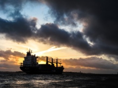 Ropa naftowa wznawia wyprzedaż! OPEC rozważy kolejne zwiększenie produkcji?