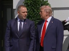 Trump powitał Nawrockiego w Białym Domu. Ekspertka zwróciła uwagę na jego minę