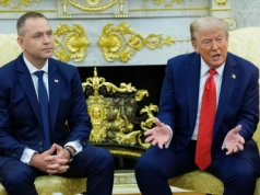 Ekspert wziął pod lupę zachowanie Nawrockiego podczas wizyty u Trumpa Ten gest zwrócił uwagę