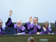 Klęska Manowskiej. Nie zablokowała Trybunału Stanu w jej sprawie i nie wyrzuciła dziennikarzy