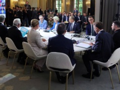 Koalicja chętnych spotyka się w Paryżu. Polski premier na miejscu