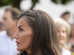 Królowa wyszła i zwróciła uwagę szczegółami. To gorący trend tej jesieni