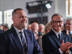 Nawrocki pospiesza Lange. Ma oddać odznaczenie, które odebrał jej Duda
