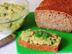 Do blendera daję 2 warzywa. Idealna pasta do szkolnej kanapki