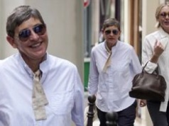 RZADKI WIDOK. Odmieniona Ellen DeGeneres sfotografowana z żoną w Paryżu