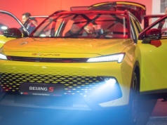 Obniżyli cenę SUV-a z 129 900 zł do 99 900 zł, bo usunęli to, na co wszyscy narzekają
