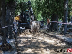 Wejście na cmentarz nie będzie już przypominało toru przeszkód. Ruszył remont [FOTO]