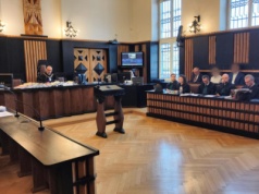 Starosta, wójt, notariusz i urzędnicy na ławie oskarżonych – prokuratura domaga się surowych kar