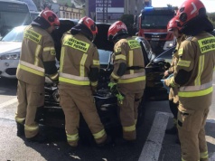 Karambol czterech samochodów na rondzie Jagiellonów. Były problemy w ruchu [zdjęcia]